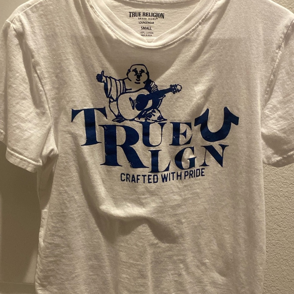 I wear this shirt one time, after that it’s just been sitting in my closet.